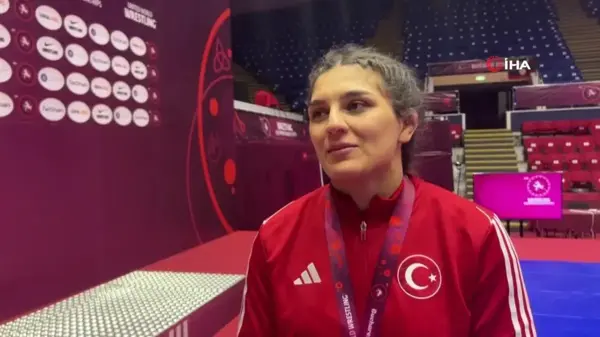 Nesrin Baş, Avrupa Güreş Şampiyonası'nda altın madalya kazandı