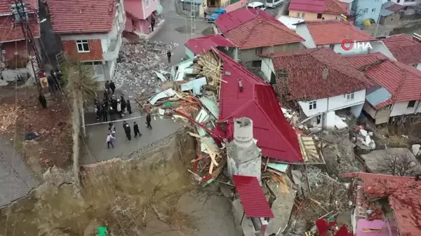 Tokat'ta heyelan sonrası çıkan su merak uyandırdı