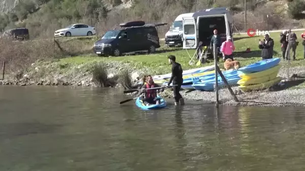 Küresel ısınmaya dikkat çekmek için kürek çektiler