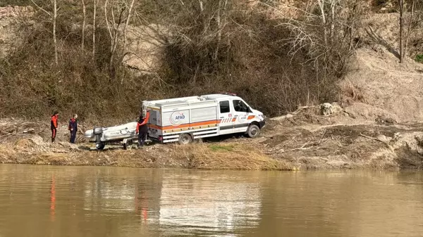 Sakarya Nehri'nde Kadın Cesedi Bulundu