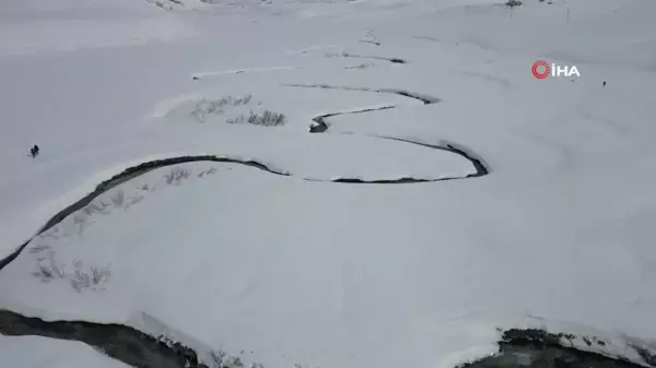 Şırnak'ta Buz Tutmuş Menderesler Havaların Isınmasıyla Çözüldü