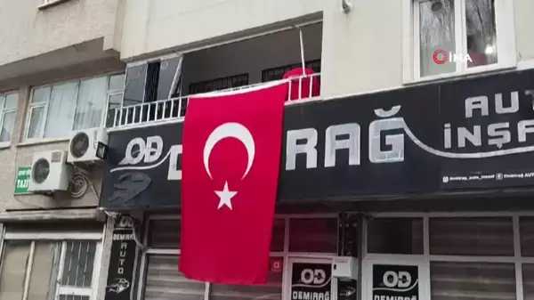 Bingöllü şehidin dede evine Türk bayrağı asıldı