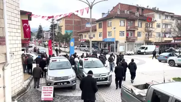 Cuma namazı çıkışında vatandaşlara 2 bin fidan dağıtıldı