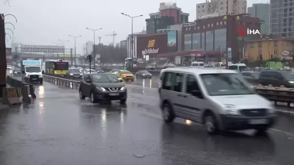 İstanbul Anadolu Yakasında Sağanak Yağış Etkisini Gösterdi