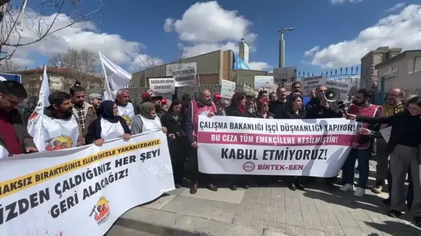 Özak Tekstil İşçileri Sendikal Baskıya Karşı Protesto Etti