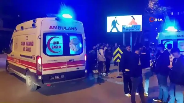 Kadıköy'de şerit değiştirmek isteyen sürücü motosiklete çarptı: 2 yaralı