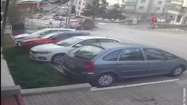 Ankara'da çimento tankerinin devrilerek yokuş aşağı kaydığı anlar kamerada