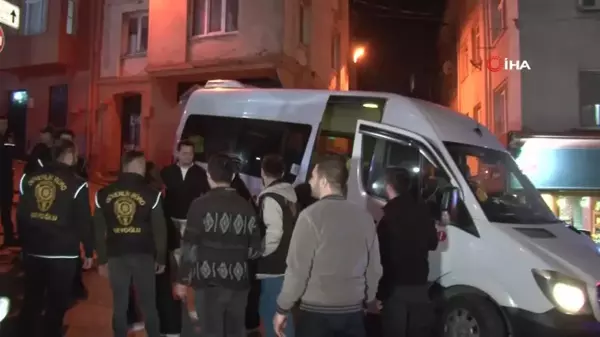 Beyoğlu'nda sayılan oylar ilçe seçim kurullarına getirilmeye başlandı