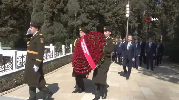 Savunma Sanayi Başkanı Görgün, Azerbaycan'da Haydar Aliyev'in mezarını ziyaret etti