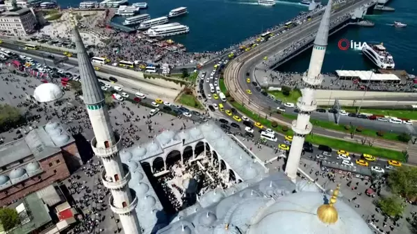 Ramazan Bayramı'nın son gününde de Eminönü'nde yoğunluk