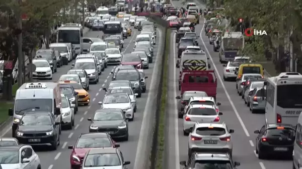 Karadeniz Sahil Yolu'nda trafik yoğunluğu