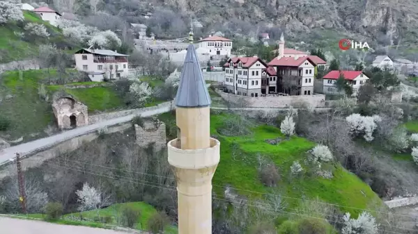 Gümüşhane'nin tarihi mahallesinde bahar güzelliği