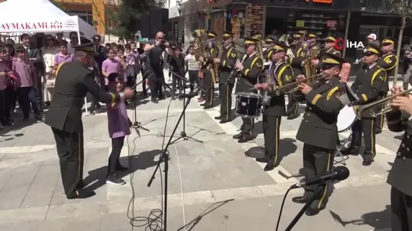 Silopi'de askeri bandodan konser