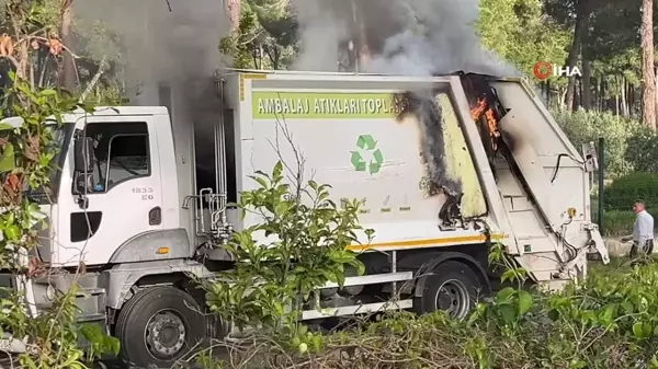 Atık toplama kamyoneti alev aldı