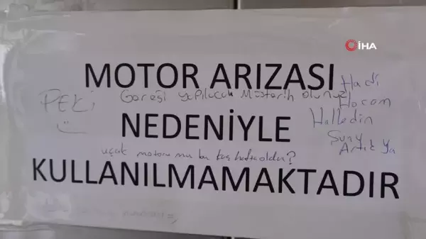 Bozulan asansörün üzerindeki komik diyalog dikkat çekti