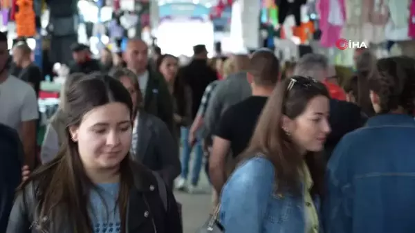 Edirne'de Bulgarların alışveriş mesaisi sürüyor