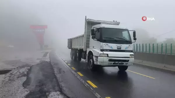 Bolu Dağı'nda sis ve yağış etkili oluyor