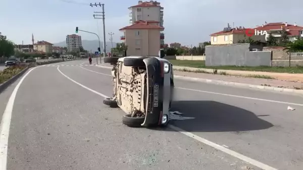 Karaman'da hafif ticari araçlar çarpıştı: 2 yaralı