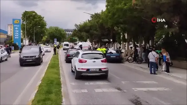 Anneler Günü'nde kızıyla geçmeye çıkan kadına Tofaş böyle çarptı