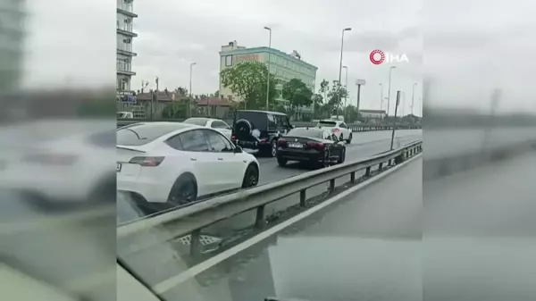 Küçükçekmece E5 Karayolunu trafiğe kapatan düğün konvoyu kamerada