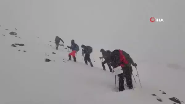 Hava muhalefeti Rus dağcıların zirve yapmasına izin vermedi