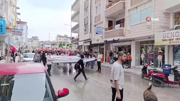 Samandağ'da coşkulu gençlik yürüyüşü