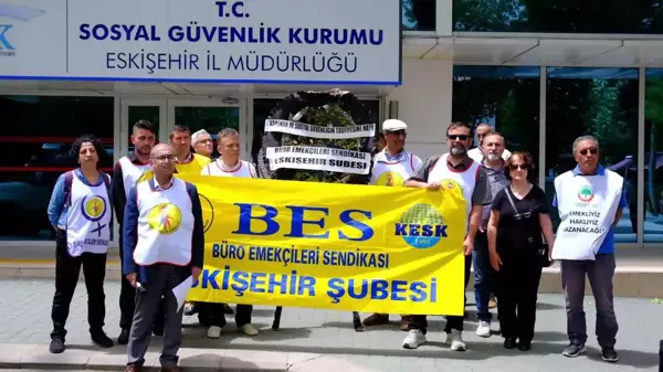 BES Eskişehir Şubesi, SGK İl Müdürlüğü önünde basın açıklaması yaptı