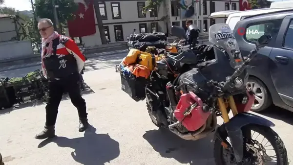 Taylandlı turist Türkiye'yi motosikletiyle şehir şehir geziyor