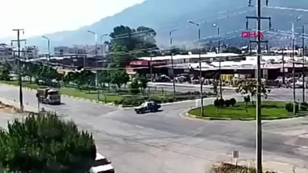 Muğla'da Kavşakta Kamyonla Çarpışan Otomobilin Sürücüsü Hayatını Kaybetti