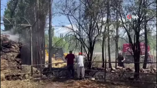 Bucak'ta Tarlada Başlayan Yangın Ahır ve Saman Balyalarına Sıçradı