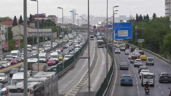 İstanbul'da bayram tatilinin ardından trafik yoğunluğu yaşandı