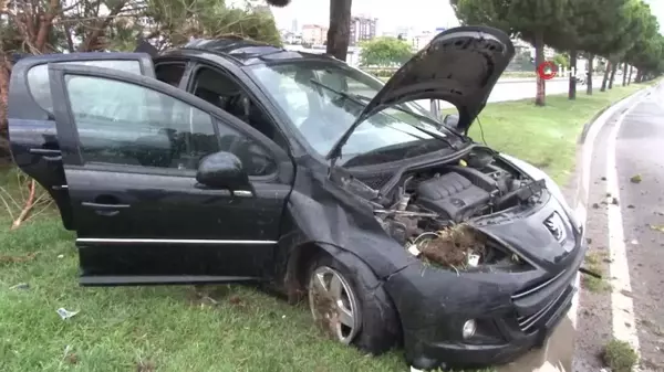 Kartal'da kontrolden çıkan otomobil refüje girdi: 3 yaralı