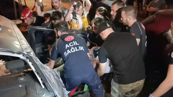 Bursa-İzmir Karayolu'nda Yarışan Otomobiller Çarpıştı: 1 Ölü, 2 Yaralı