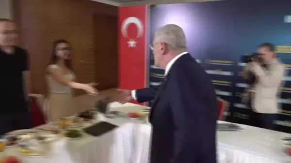 Müsavat Dervişoğlu: 