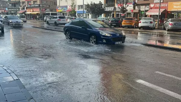 Sivas'ın İmranlı ilçesinde dolu ve sağanak yağış