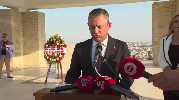 CHP Genel Başkanı Özgür Özel, KKTC'de Kıbrıs Barış Harekatı'nın 50. yıl dönümü dolayısıyla anıt mezarları ziyaret etti