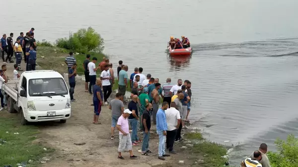 Edirne'de Nehirde Kaybolan 2 Kişi İçin Arama Kurtarma Çalışması Başlatıldı