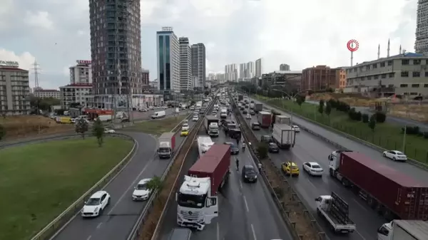 Esenyurt'ta 15 aracın karıştığı zincirleme kaza havadan görüntülendi