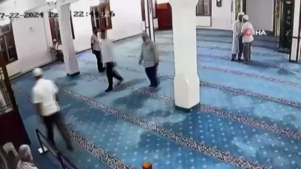 İmam camide kendine bıçakla zarar vermeye çalışan şahsa böyle engel oldu