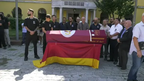 Usta Oyuncu Aydemir Akbaş İçin Galatasaray Lisesi'nde Tören Düzenlendi