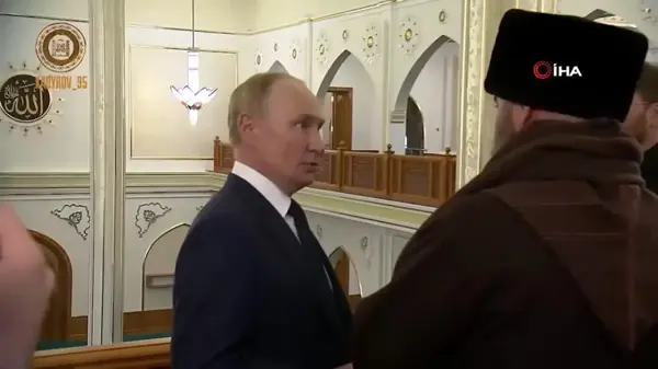 Putin'in camide Kuran-ı Kerim'i öptüğü anlar dikkat çekti