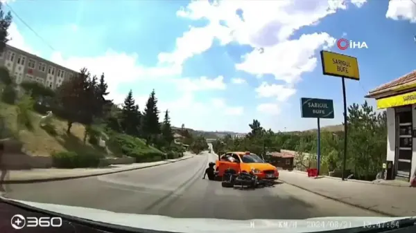 Ankara'da motosikletin taksiye çarpma anı kamerada