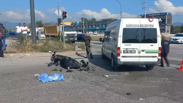 Hafriyat kamyonun altında kaldılar, dehşete düşüren kaza kamerada: 1 ölü, 1 yaralı