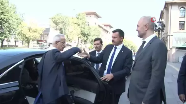 Bakan Uraloğlu, PTT Pul Müzesi'ni ziyaret etti