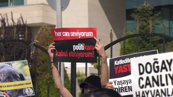 Yaşam Hakkı Savunucuları Anayasa Mahkemesi Önünde Nöbete Başladı