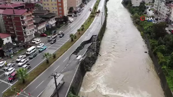 Hopa'da Şiddetli Yağışlar Yol Çökmesine Neden Oldu