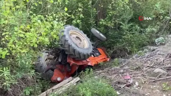 Traktör Şarampole Yuvarlandı, 13 Yaşındaki Sürücü Yaralandı