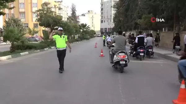 Kilis'te Okul Önlerinde Sıkı Polis Denetimi