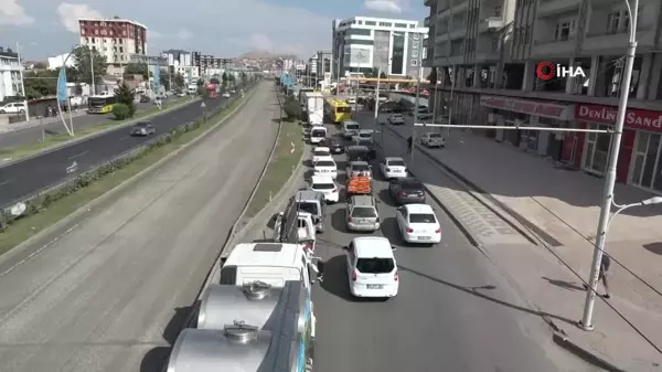 Malatya'da Yol Çalışmaları Nedeniyle Trafik Kilitlendi