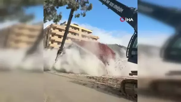 Hatay'da 6 Katlı Bina Kontrollü Olarak Yıkıldı